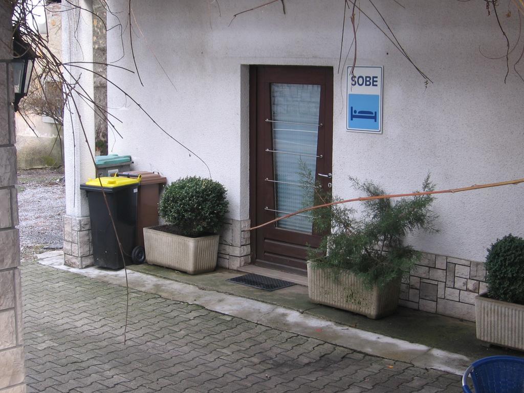 Guest House Roze Ilirska Bistrica Exterior foto